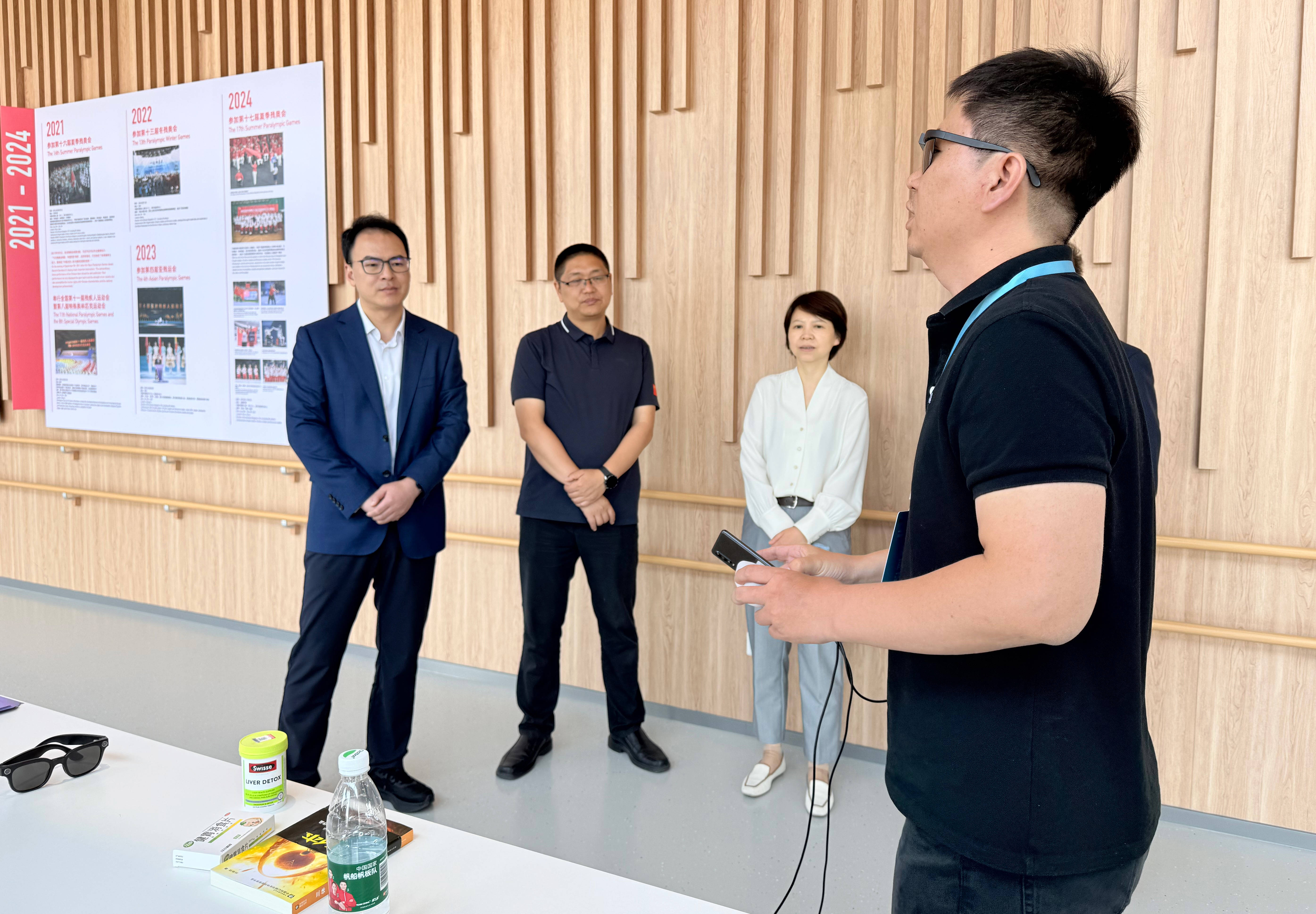 眼镜亮相2025长三角残健融合运动会开启“视界”新篇ag真人平台第一游戏联汇科技Homer好马AI视障(图3)